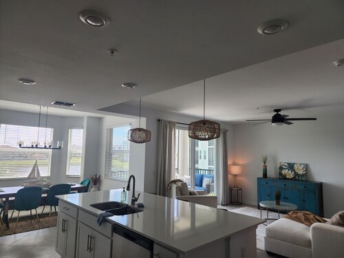 Gorgeous! Two-Bedroom Condo with Resort Style Ammenities. Kick Back & Relax!