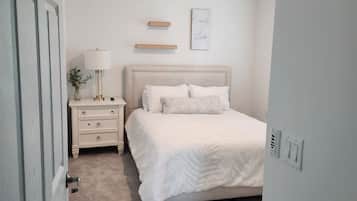 2 chambres, coffres-forts dans les chambres, fer et planche à repasser