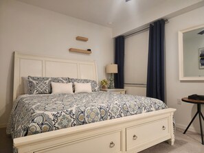 2 bedrooms, in-room safe, iron/ironing board, free WiFi - Gorgeous! Two-Bedroom Condo with Resort Style Ammenities. Kick Back & Relax! (Punta Gorda)