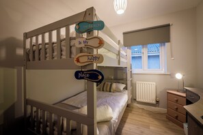 3 Schlafzimmer, Bügeleisen/Bügelbrett, Reisekinderbett, WLAN