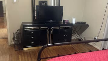 3 bedrooms, in-room safe, iron/ironing board, free WiFi