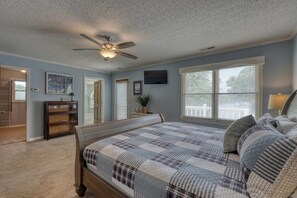 5 bedrooms, iron/ironing board, free WiFi, bed sheets