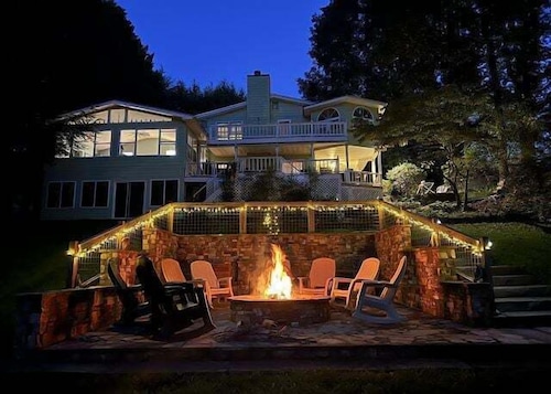 Living the Dream- Lakefront-Dock