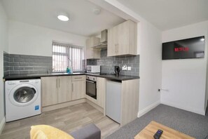 冰箱、微波炉、烤箱、烤面包机