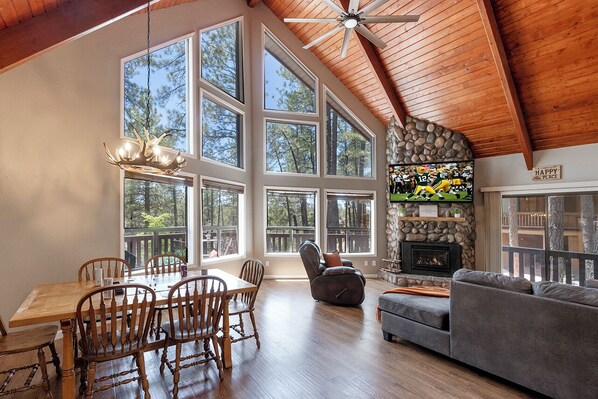 Interior - Pinecone Paradise Cozy 3-bedroom cabin with family fun amenities (Sedona)