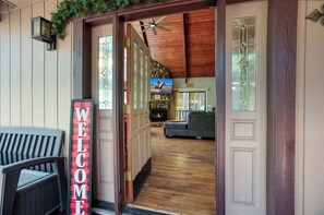 Lobby - Pinecone Paradise Cozy 3-bedroom cabin with family fun amenities (Sedona)