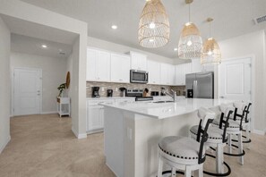 Fridge, microwave, oven, stovetop - 5 Bedrooms/ 4.5 Bathrooms/ Windsor Cay(1281 BI) (Clermont)