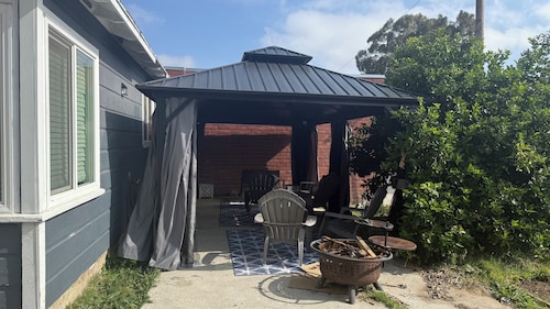 LiLBettys Cottage 1-bedroom apartment in serene Torrance with AC, WiFi