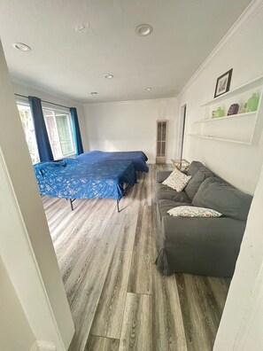 1 habitación, tabla de planchar con plancha, wifi y ropa de cama 