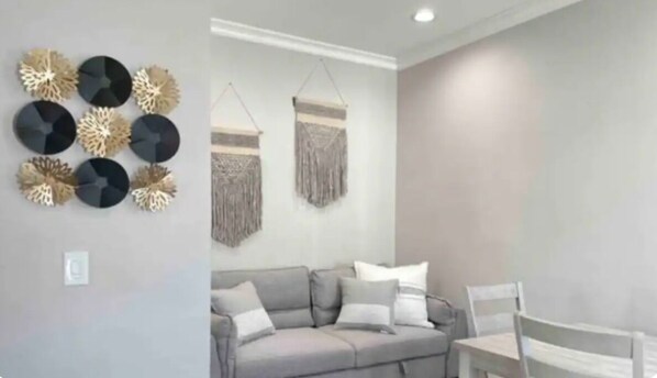 Living area - 1B1B/Studio/Fully Private/Free parking/Restaraunts/ (Monterey Park,)