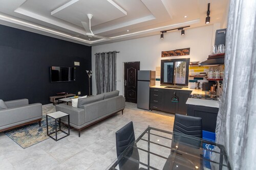 Hideaway Apartment in enchanting Brufut Wullinkama with AC, WiFi, Pool, Balcony