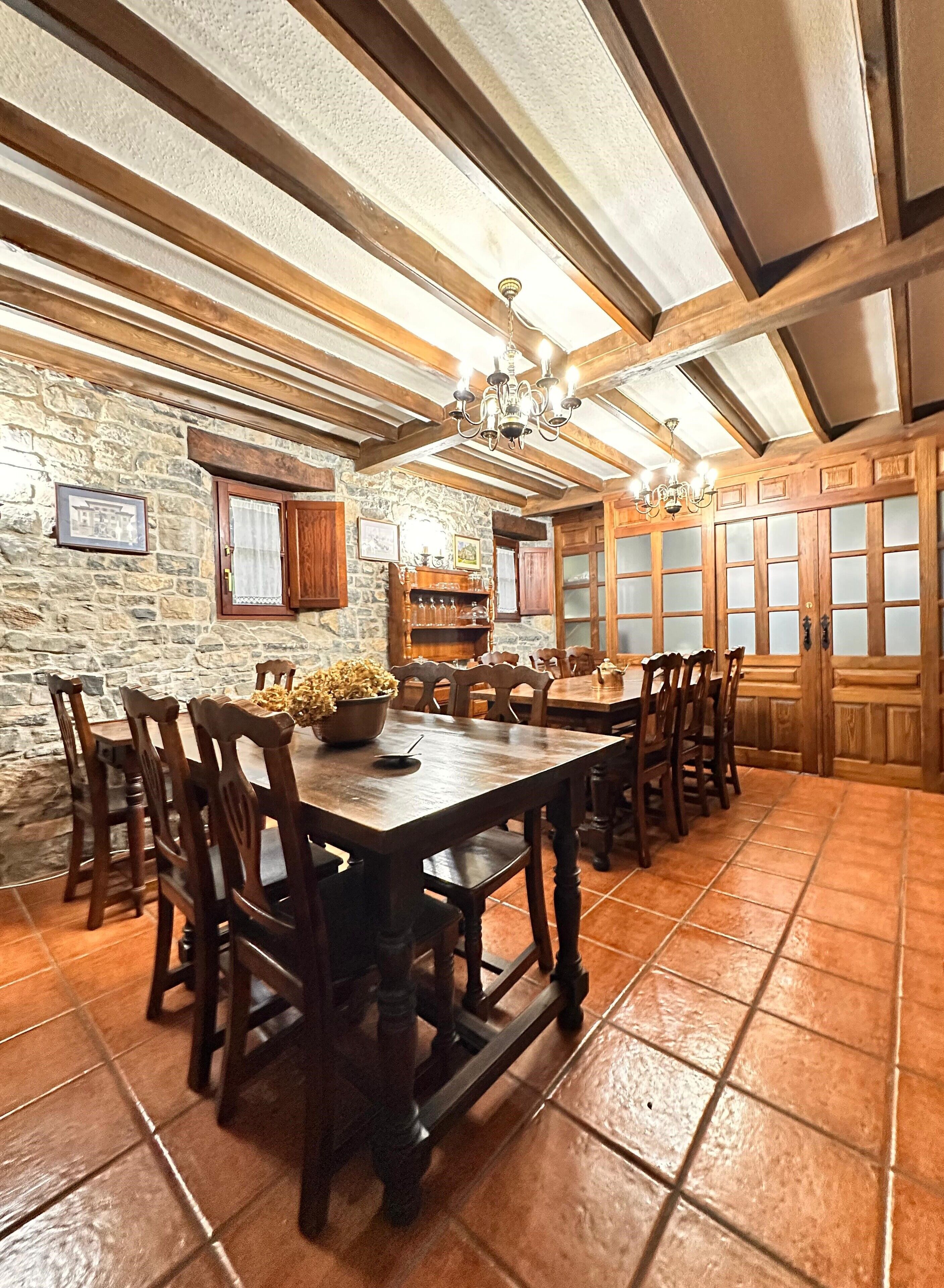 Desayuno continental (EUR 8 por persona) 