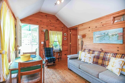 Cozy Cottage w/ Pool, BBQ and Outdoor Seating!