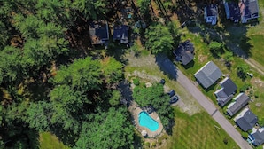 Exterior - Cozy Cottage w/ Pool, BBQ and Outdoor Seating! (Cape Neddick)
