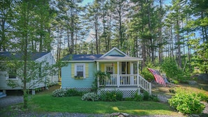 Exterior - Cozy Cottage w/ Pool, BBQ and Outdoor Seating! (Cape Neddick)