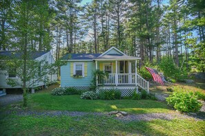 Exterior - Cozy Cottage w/ Pool, BBQ and Outdoor Seating! (Cape Neddick)
