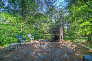 Terrace/patio - Cozy Cottage w/ Pool, BBQ and Outdoor Seating! (Cape Neddick)