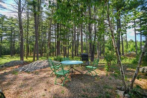 House, 1 Queen Bed with Sofa bed, Balcony, Garden View (Cottage at Birch Knoll) | Outdoor dining
