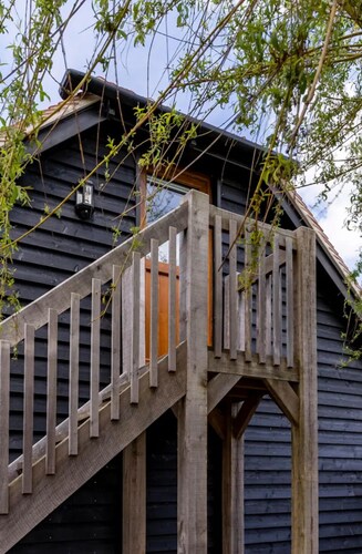 Farmhouse Loft Studio in rural location with parking