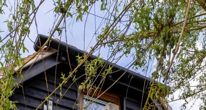 Farmhouse Loft Studio in rural location with parking