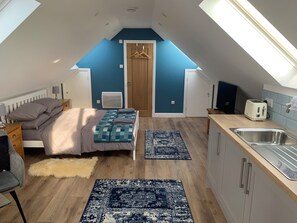 1 dormitori, planxa i posts de planxar, wifi gratuïta i roba de llit