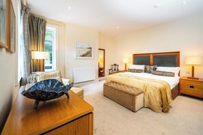 8 chambres, fer et planche à repasser, Wi-Fi, literie fournie