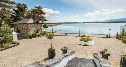 Luxurious Waterfront Georgian Manor House Restored and Fully Staffed 18 guests