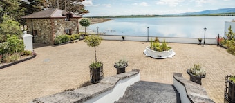 Luxurious Waterfront Georgian Manor House Restored and Fully Staffed 18 guests