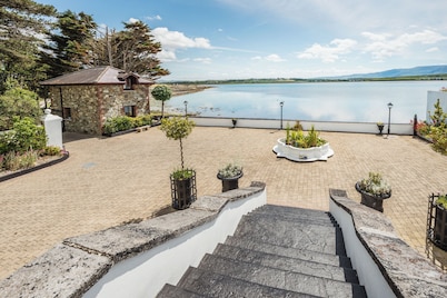 Luxurious Waterfront Georgian Manor House Restored and Fully Staffed 18 guests