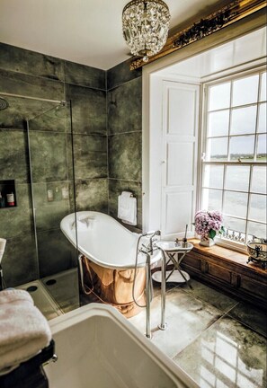 Dusche, Haartrockner, Bidet, Handtücher