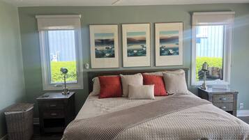 3 bedrooms, desk, iron/ironing board, bed sheets