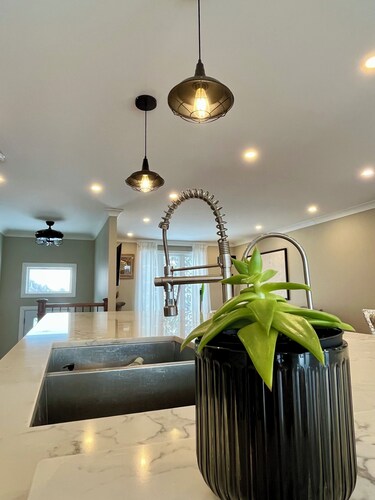 Luxury  6BR Ontario Farm Home – Family-Friendly