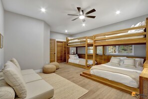 4 dormitorios, tabla de planchar con plancha, wifi y ropa de cama