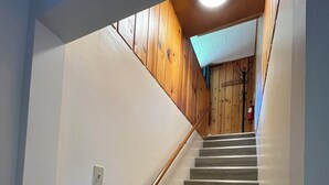 A staircase with wooden handrails and a light fixture at the top. - 2-bedroom studio with Fast WiFi in Lynnwood

















 (Lynnwood)