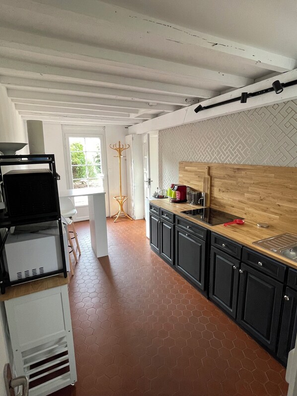 Refrigerador, microondas, horno, placa de cocina