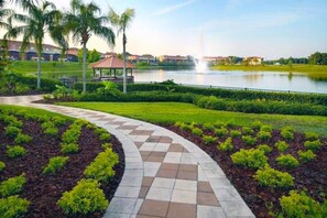 Property grounds - Ultra Relaxing 4-Bedroom, 3-Bath Townhome with Private Pool in Kissimmee (Kissimmee)
