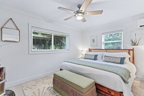 3 habitaciones, tabla de planchar con plancha, wifi y ropa de cama