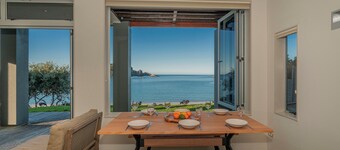 Hahei Oceanfront - Hahei Holiday Home