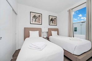 5 quartos, ferros/tábuas de passar roupa, Wi-Fi, roupa de cama