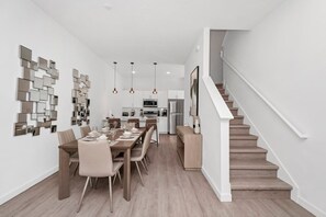 Dining - Spacious 5BR w/Pool, Close to Disney & Universal (Davenport)