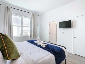 3 bedrooms, iron/ironing board, free WiFi, bed sheets