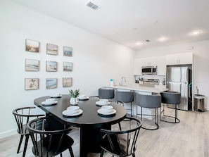 Dining - Spacious 3BR+Den with Hot Tub,  Near Disney! (Davenport)
