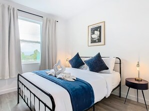 3 bedrooms, iron/ironing board, free WiFi, bed sheets
