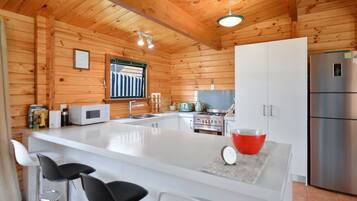 Geladeira, micro-ondas, lava-louças, torradeira