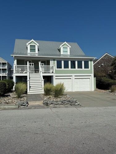 Cottage at the Circle
1 Bdrm apartment sleeps 4 located in Atlantic Beach Circle