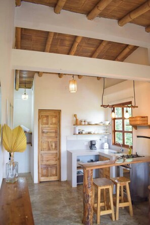 Private kitchen - Departamento Los Cabos @Casa Barona - surf point (Montanita)