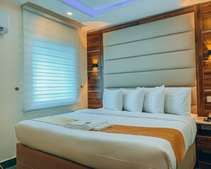 Desk, laptop workspace, free WiFi - WestPoint Hotels Limited (Abuja)