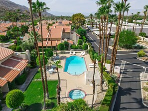 A heated pool - South PS Canyon Villas 2 Bedroom Townhome (Palm Springs)