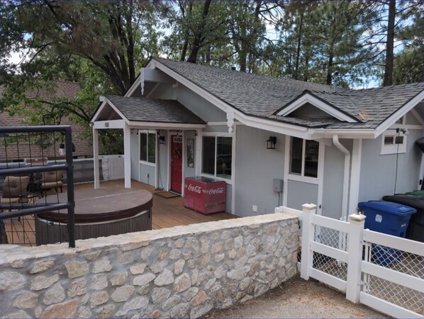 Terrace/patio - Cozy Alpine Retreat Gym Spa Game Room (Big Bear)