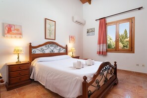 3 chambres, fer et planche à repasser, Wi-Fi gratuit, draps fournis